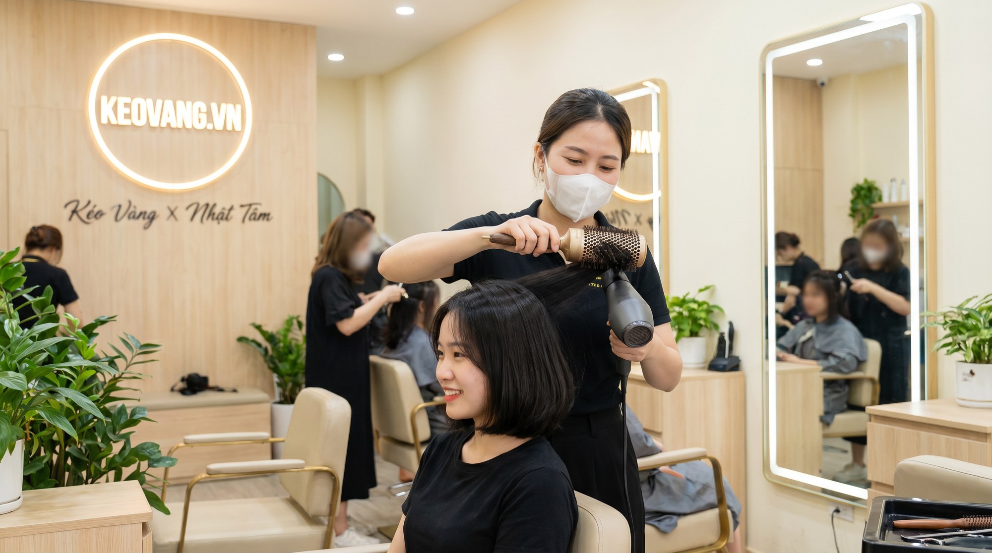 Sấy tạo kiểu hoàn thiện mái tóc nữ bóng khoẻ